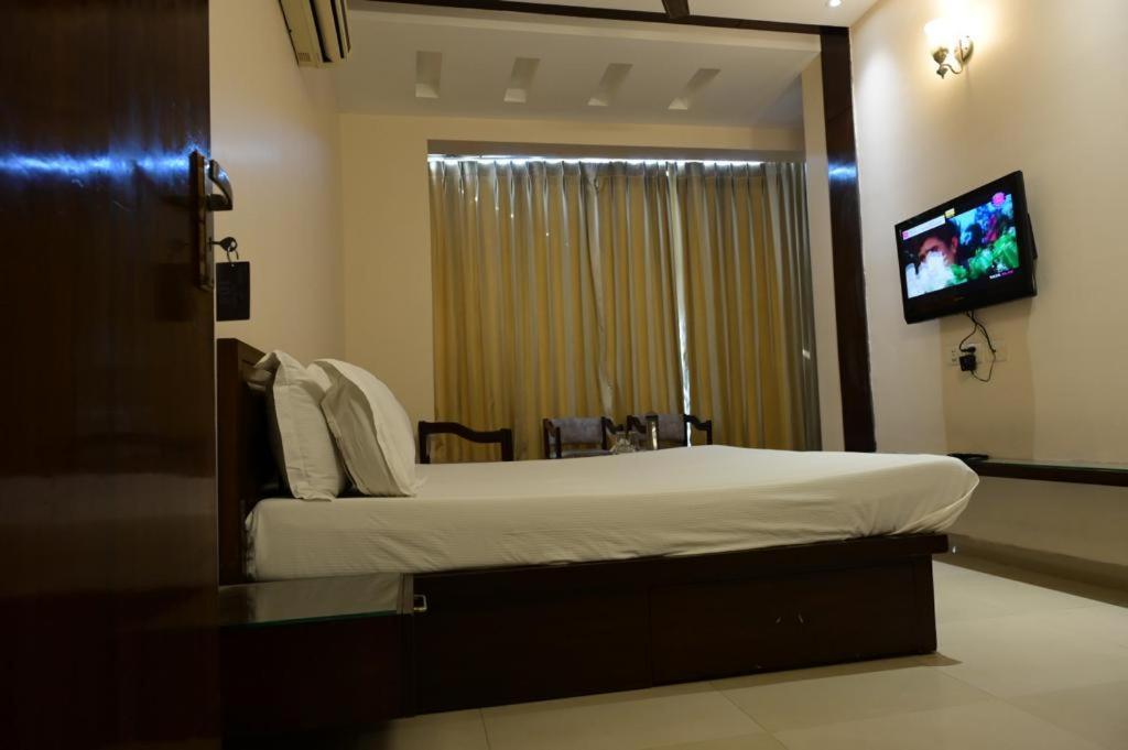 Maharani Regency Hotel Pancskula Kültér fotó