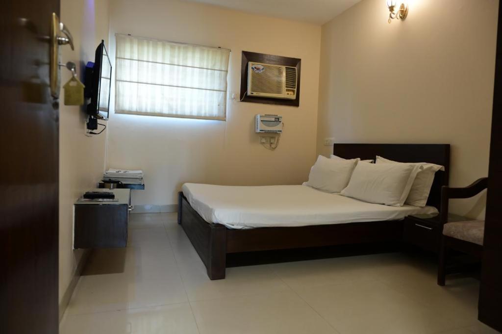 Maharani Regency Hotel Pancskula Kültér fotó