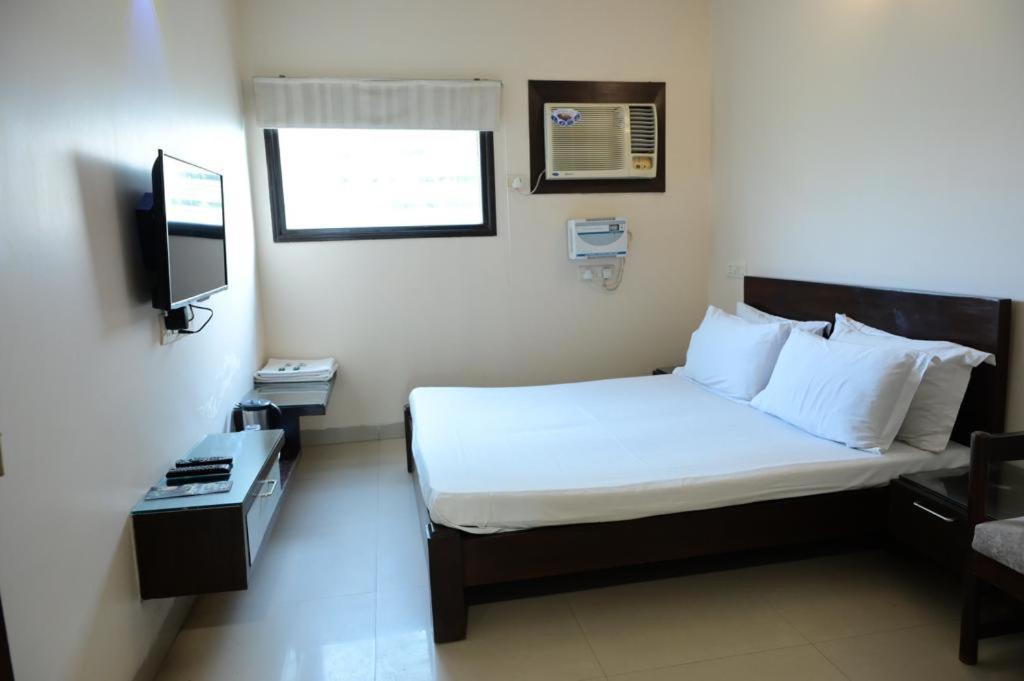 Maharani Regency Hotel Pancskula Kültér fotó