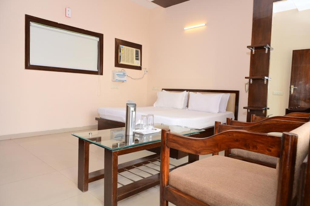 Maharani Regency Hotel Pancskula Kültér fotó